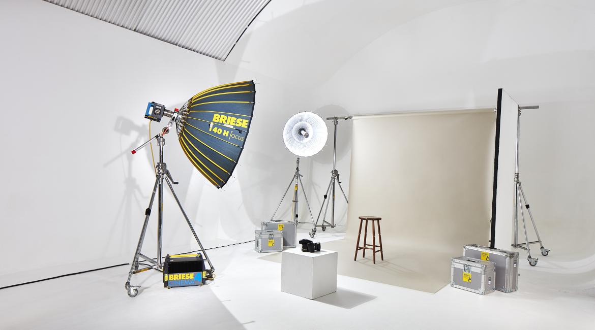Studio Briese Light with Background